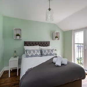 Sea View Mumbles Sleeps 7 The Mumbles